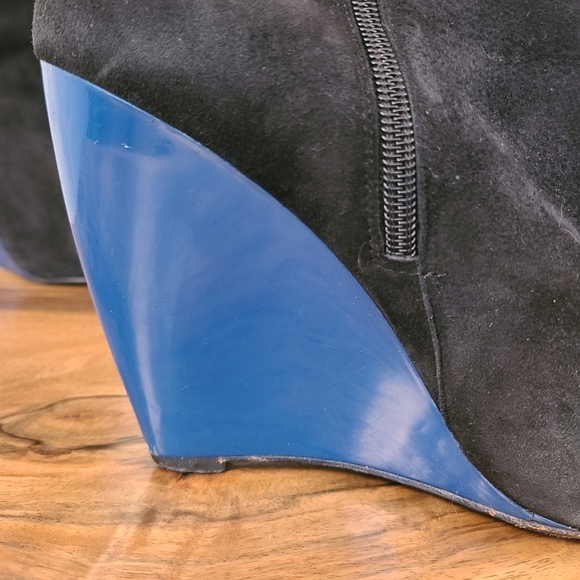 Pour la Victoire Ravel Suede Black & Blue Wedge Booties - Picture 6 of 15